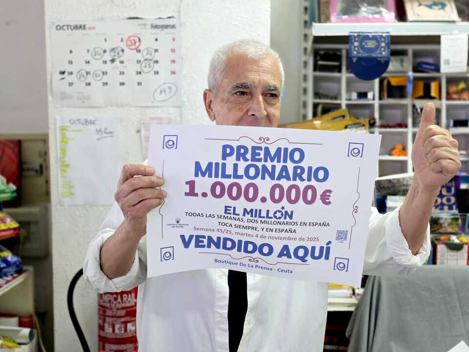 Ceuta tiene un nuevo millonario_ un boleto del 'Euromillón', premiado en Gran Vía. Foto: Laura Ortiz