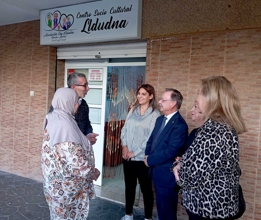 Vivas visita la Asociación Lldudna 'Nuestros Abuelos'