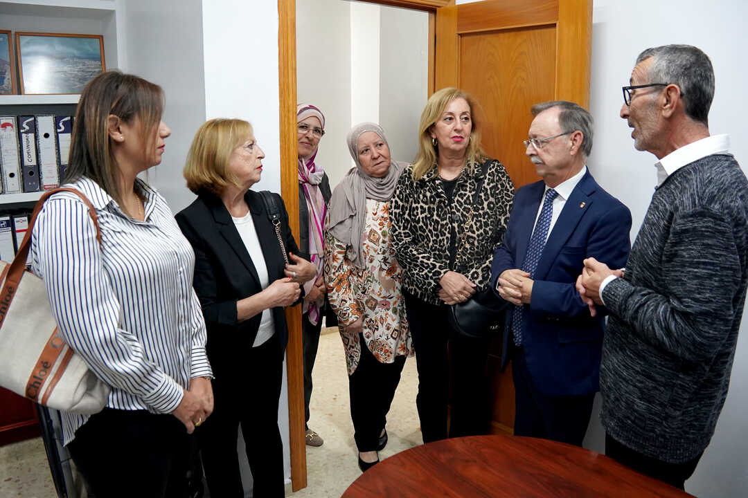 Vivas visita la Asociación Lldudna 'Nuestros Abuelos'