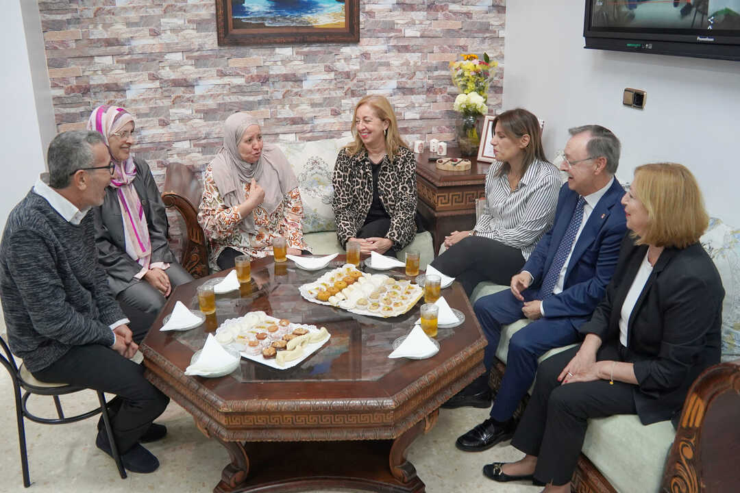 Vivas visita la Asociación Lldudna 'Nuestros Abuelos'