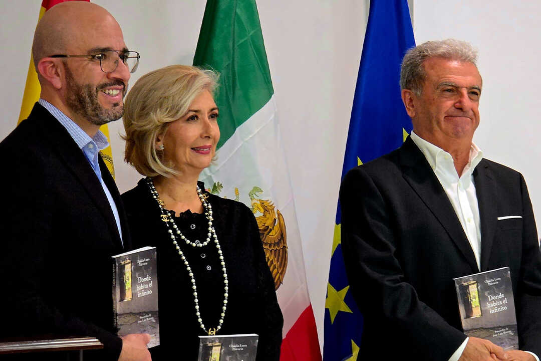 La Casa de Ceuta en Melilla participó en la presentación del libro 'Donde habita el infinito'