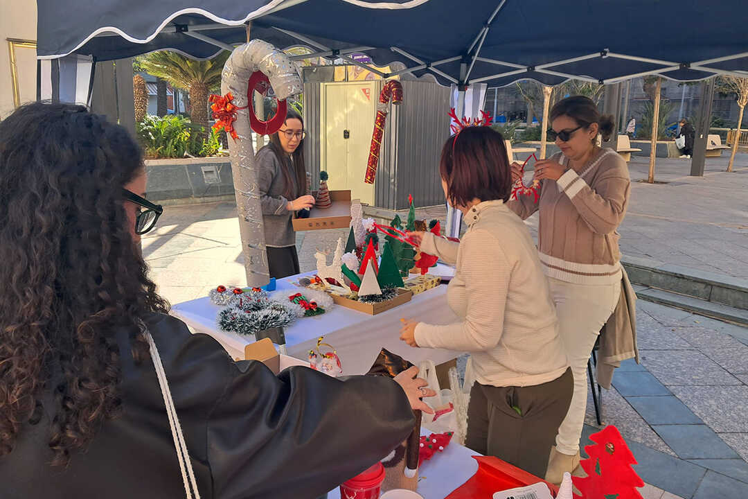 Neuromercadillo en la Plaza de los Reyes / César Martín