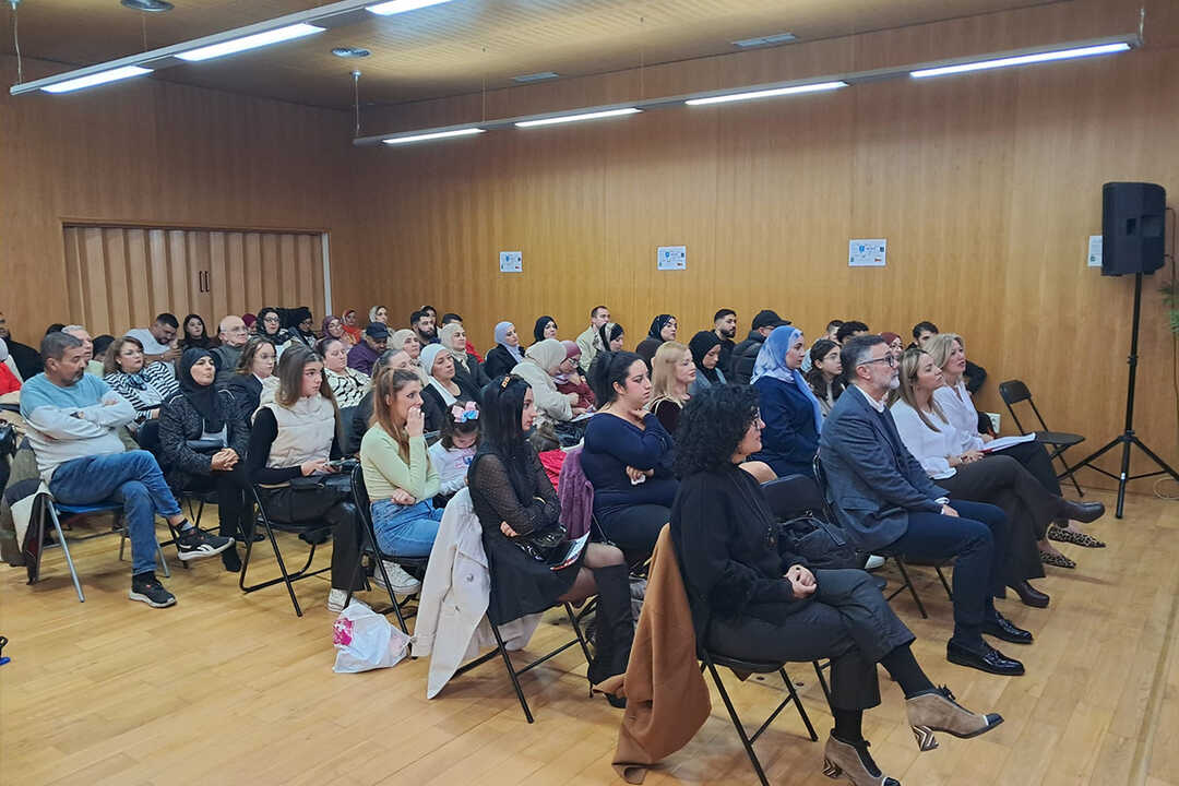 Acto en la Escuela de la Construcción / César Martín