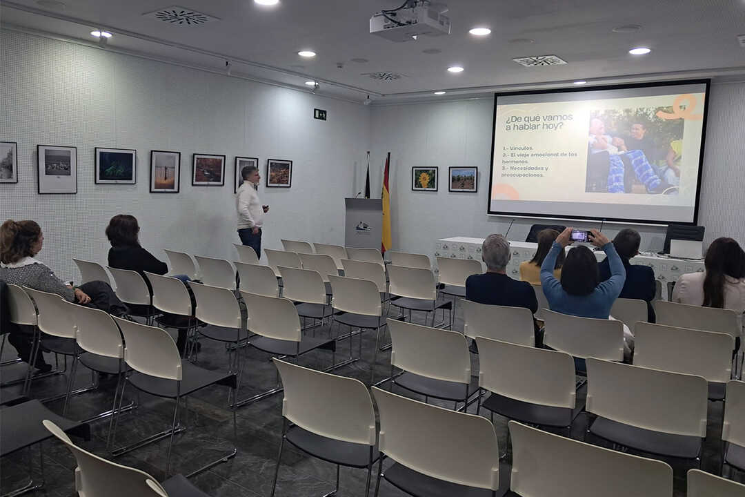 ‘El corazón invisible: la resiliencia de los hermanos’, charla del Colegio de la Psicología