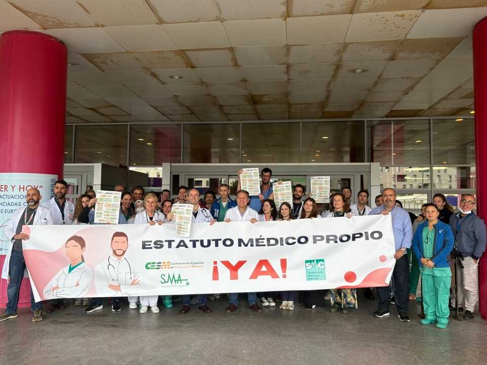 "Mónica dimisión": la huelga deja quirófanos cerrados, consultas suspendidas y crítica a INGESA / Alma Palomino