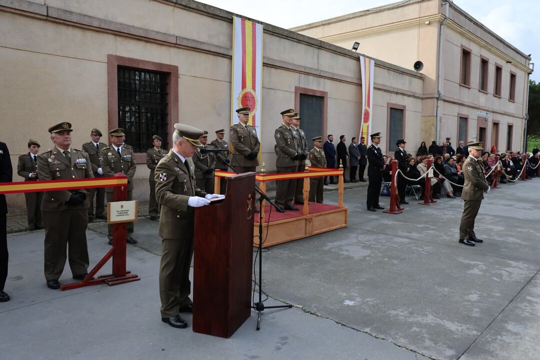 Relevo RAMIX 30. Alocución del nuevo jefe. Acuartelamiento El Hacho. Foto: COMGECEU