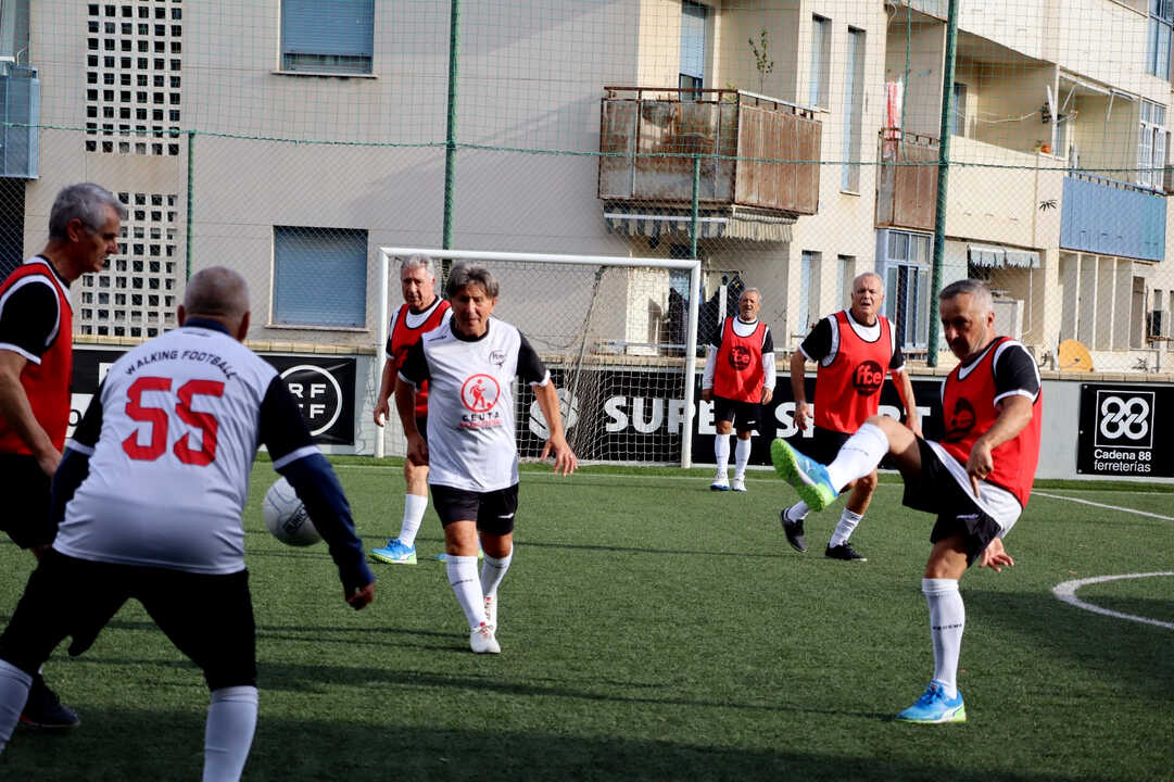 Fiesta de Navidad de los jugadores de 'Fútbol Andando' de la RFFCE