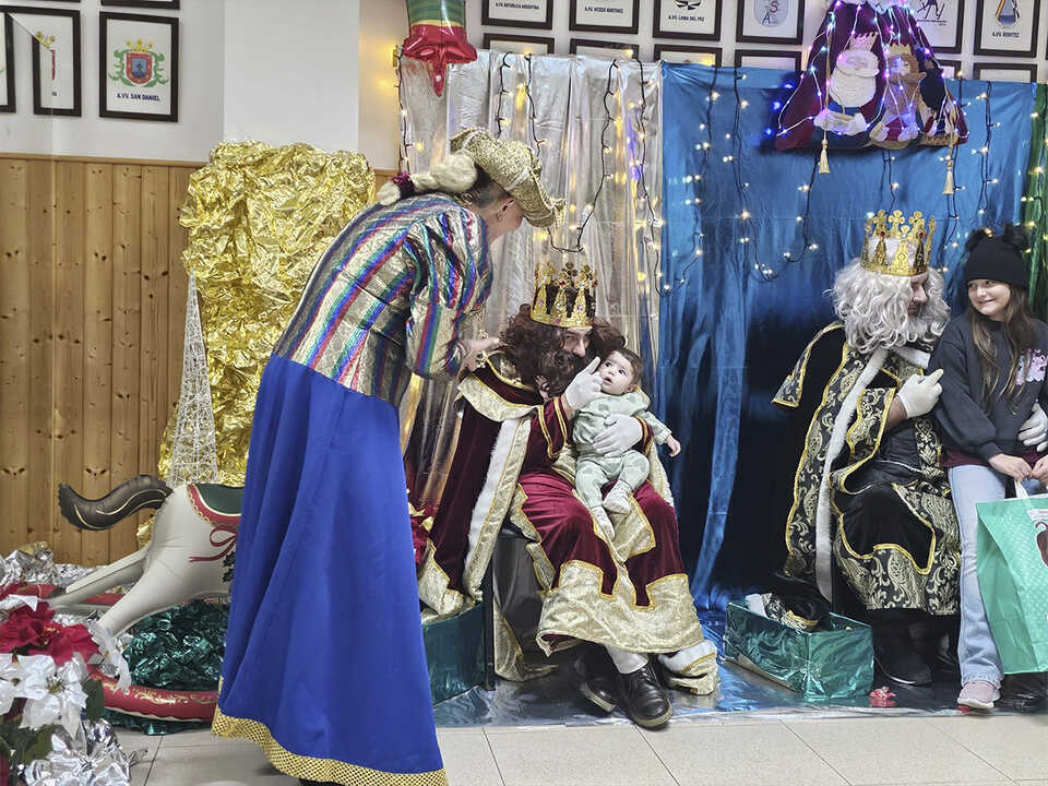 Visita de Sus Majestades de Oriente a la FPAV