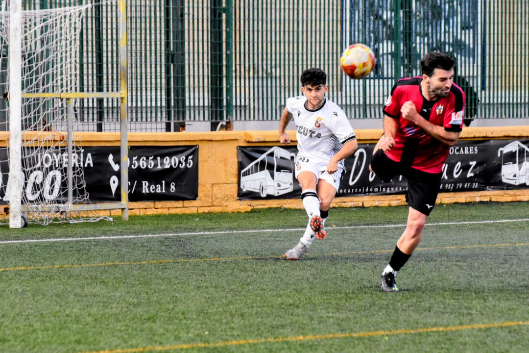 Encuentro entre el filial de la AD Ceuta FC y el CD Pozoblanco. Foto: Rafa Báez