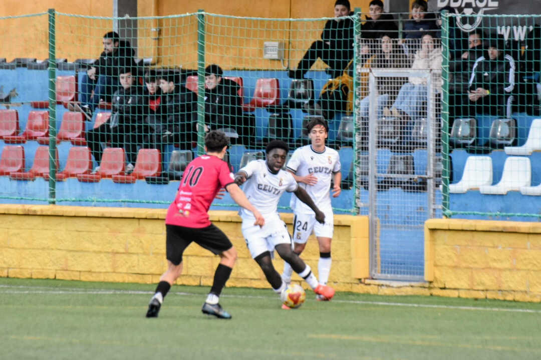 Encuentro entre el filial de la AD Ceuta FC y el CD Pozoblanco. Foto: Rafa Báez