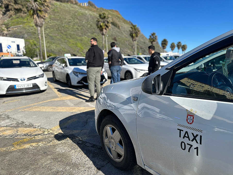 Concentración de los taxistas por la seguridad / Mohamed Ettouileb