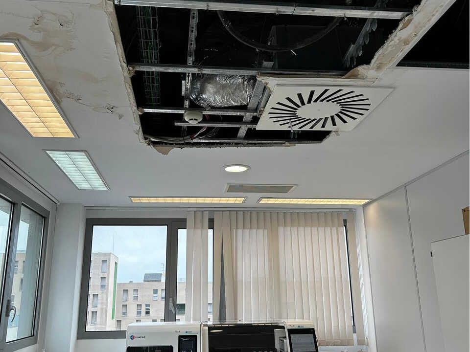 Goteras en el Hospital Universitario