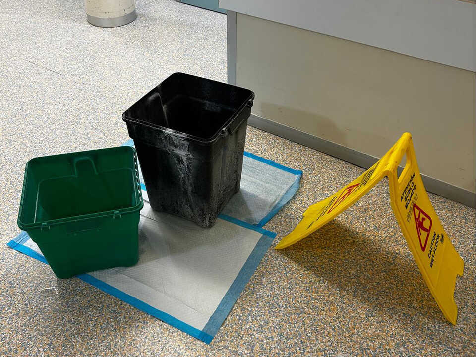 Goteras en el Hospital Universitario