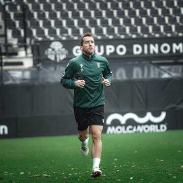 Rubén Díez entrenando en el Alfonso Murube. Foto Zaki/AD Ceuta FC