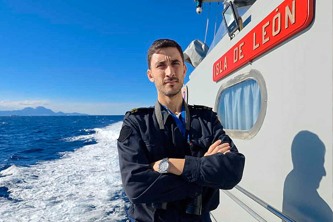 El Comandante del PVZ “Isla de León”, Teniente de Navio, Francisco Javier Morales.