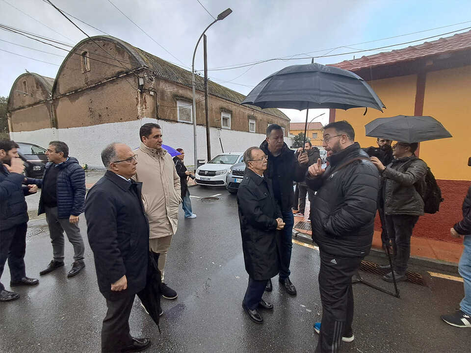 Visita de la comitiva del presidente Vivas a San Amaro / César Martín