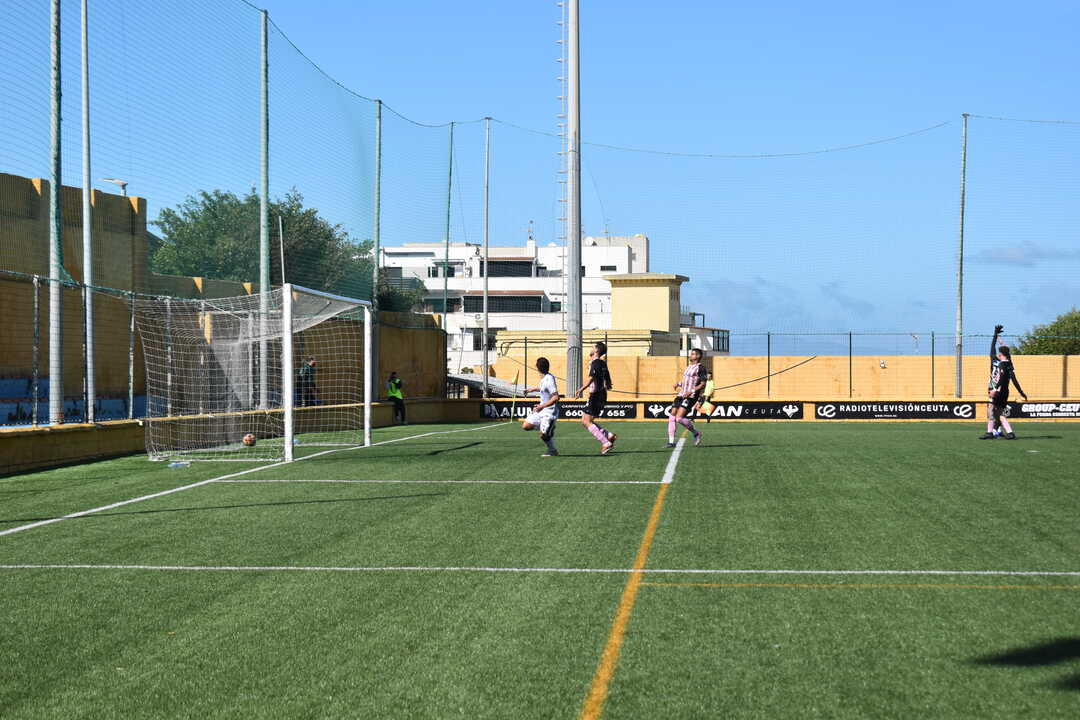 Partido entre el filial de la AD Ceuta FC y el Bollullos. Foto: Rubén Báez.