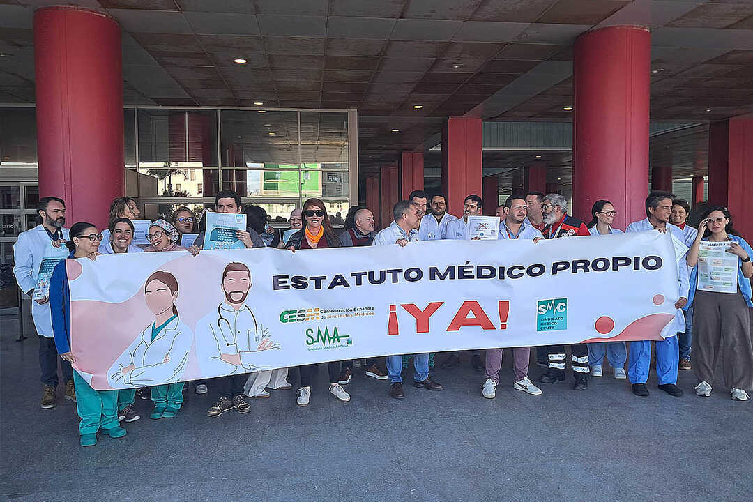 Concentración de los médicos en el HUCE / César Martín