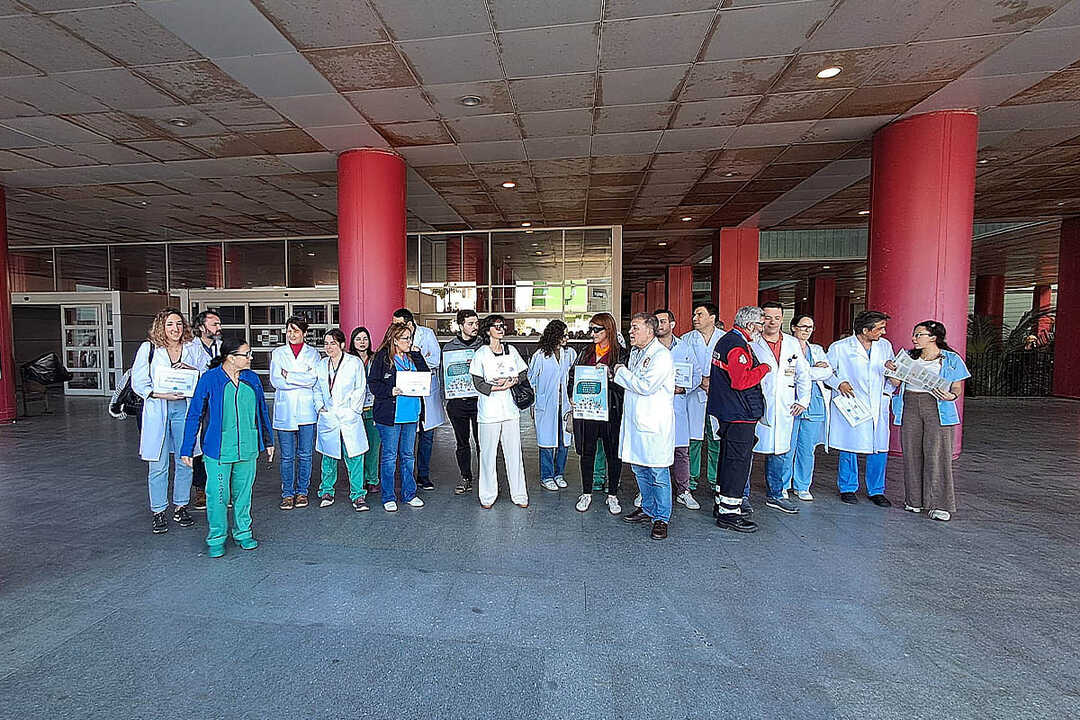 Concentración de los médicos en el HUCE / César Martín