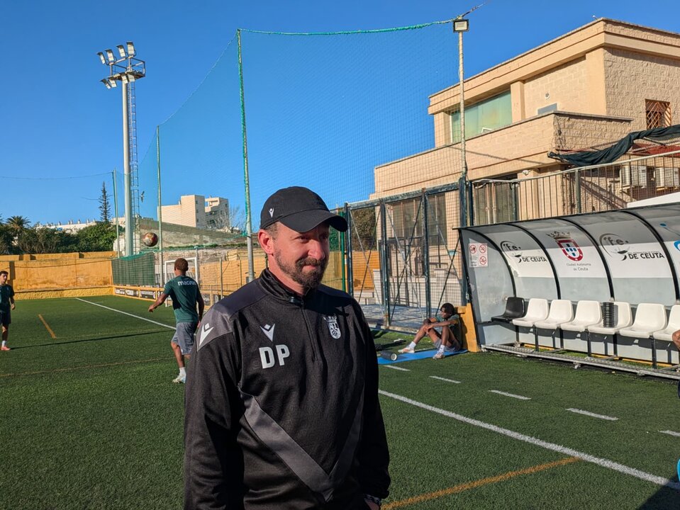 'Polaco' en la previa del Ciudad de Lucena - Ceuta B.