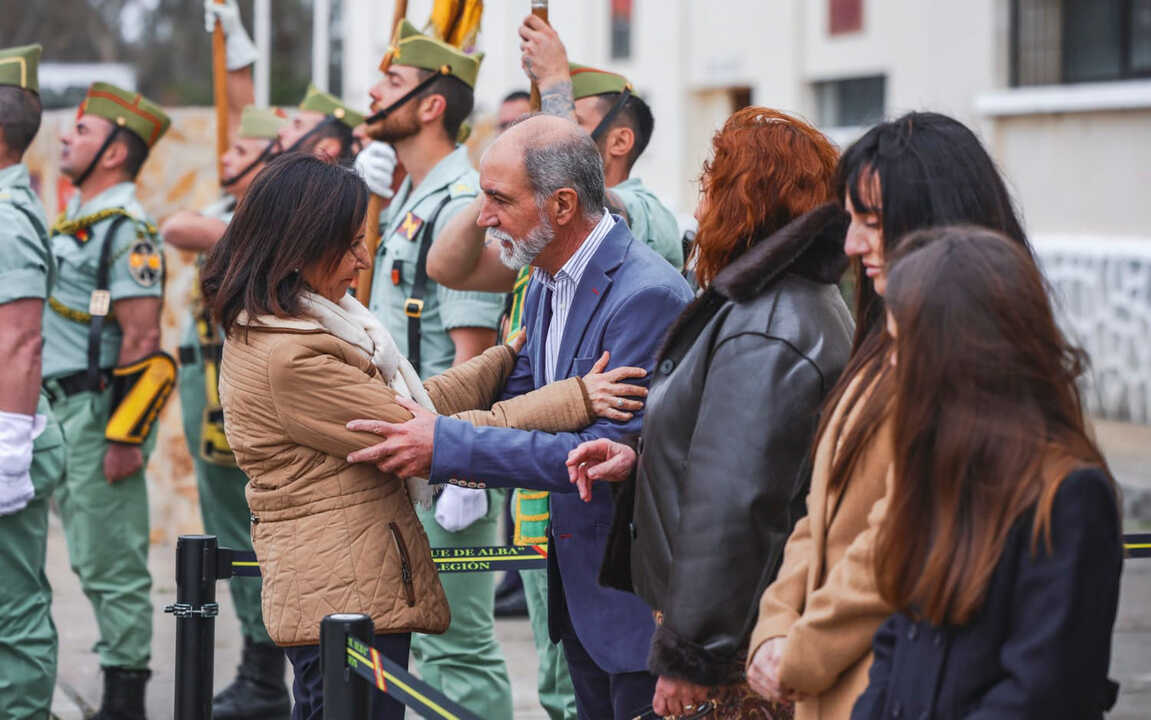 La ministra de Defensa rinde homenaje al
capitán enfermero fallecido en Adamuz