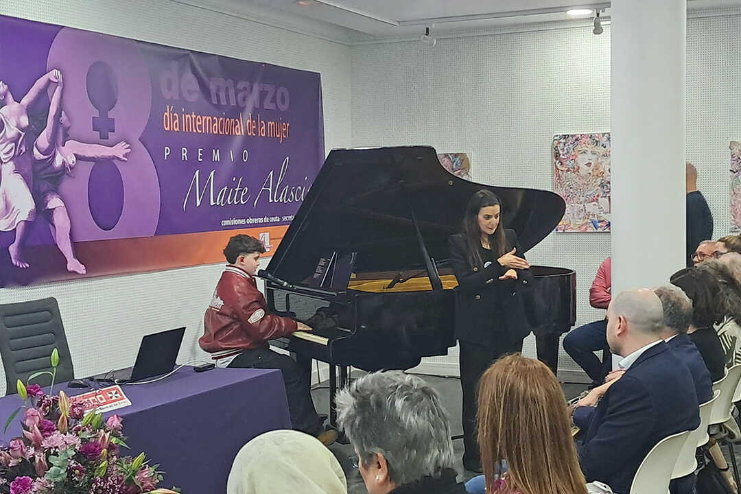 Entrega del Premio Maite Alascio de CCOO a Antonia Palomo / César Martín