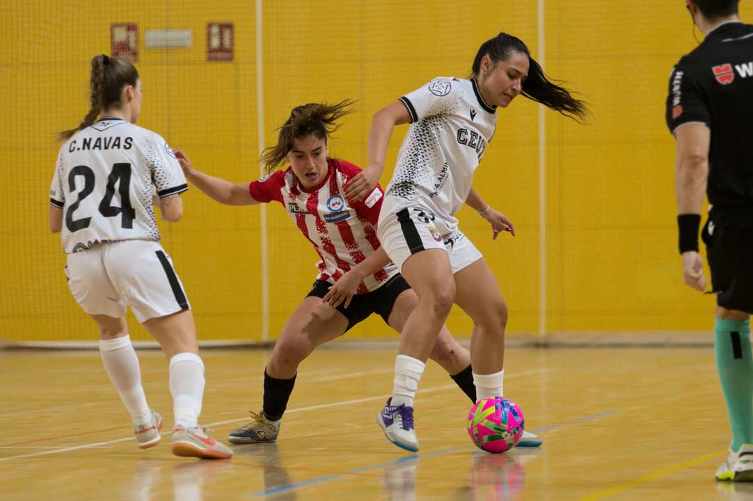 Partido entre la AE Penya Esplugues y la AD Ceuta FC.