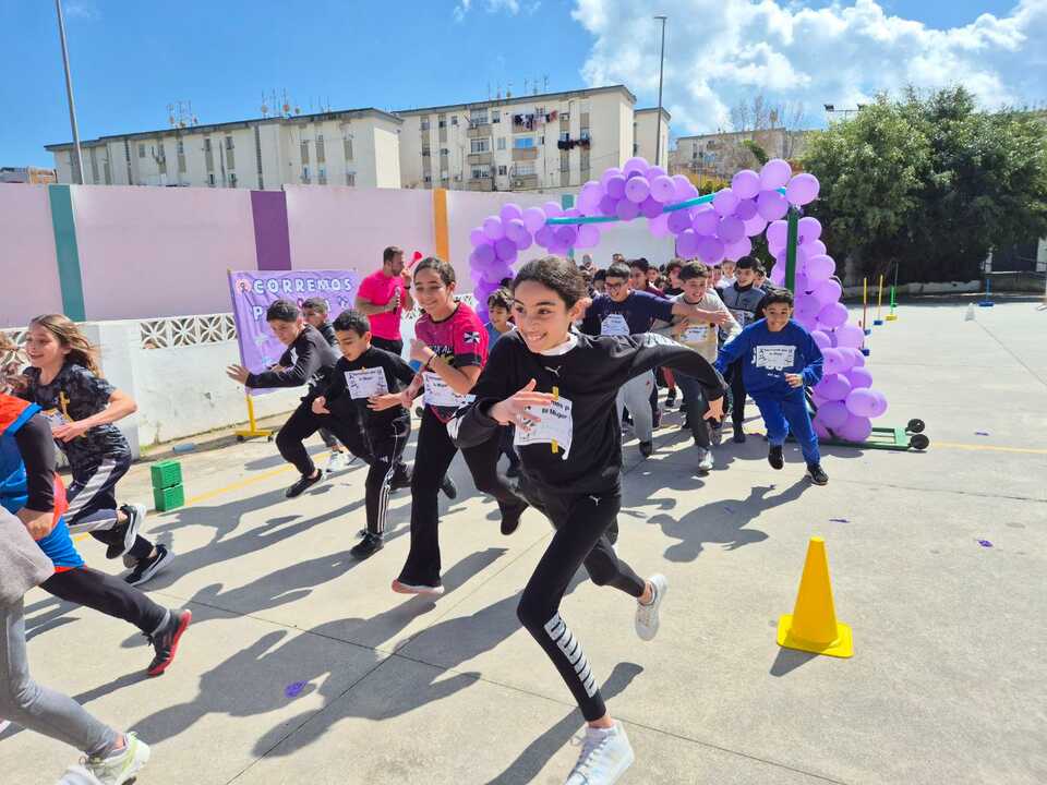 El Colegio Rey Juan Carlos I conmemora el 8M con actividades educativas y una carrera por la igualdad