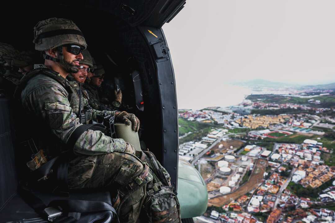 Así se prepara La Legión en Ceuta: helicópteros, acción ofensiva y maniobras con helicópteros / COMGECEU