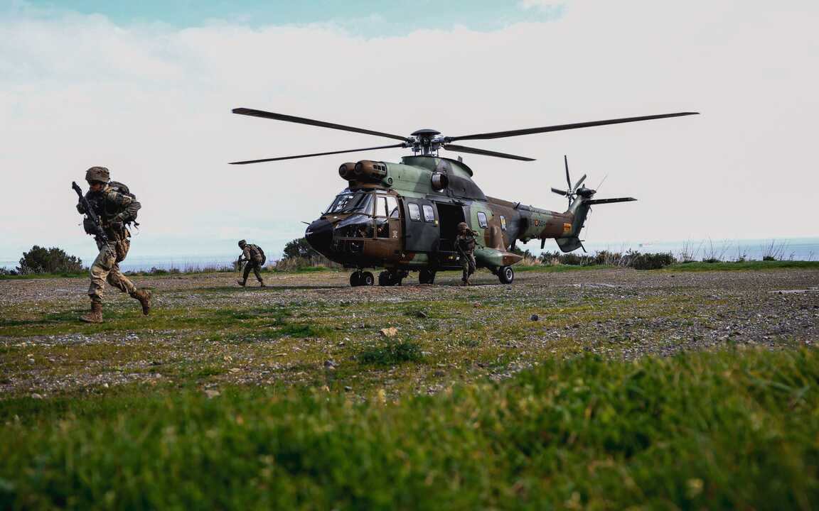 Así se prepara La Legión en Ceuta: helicópteros, acción ofensiva y maniobras con helicópteros / COMGECEU