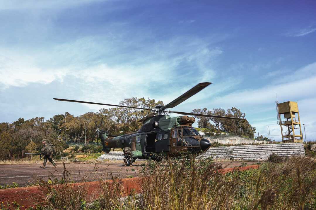 Así se prepara La Legión en Ceuta: helicópteros, acción ofensiva y maniobras con helicópteros / COMGECEU