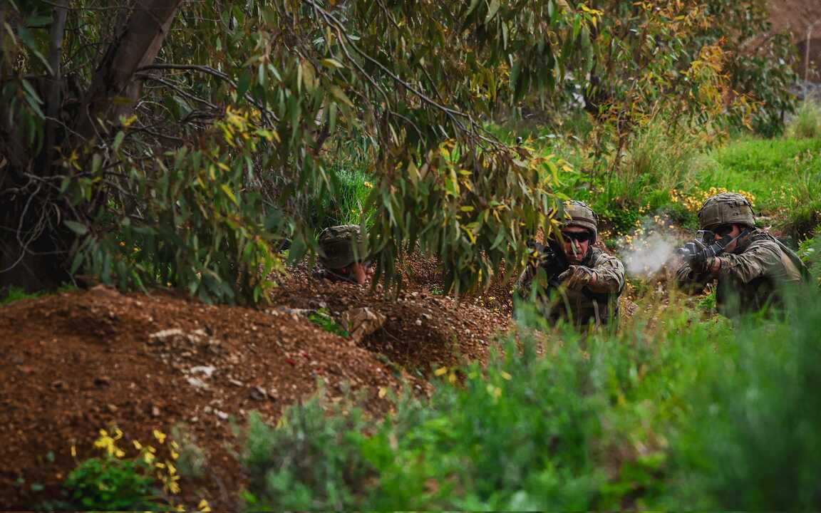 Así se prepara La Legión en Ceuta: helicópteros, acción ofensiva y maniobras con helicópteros / COMGECEU