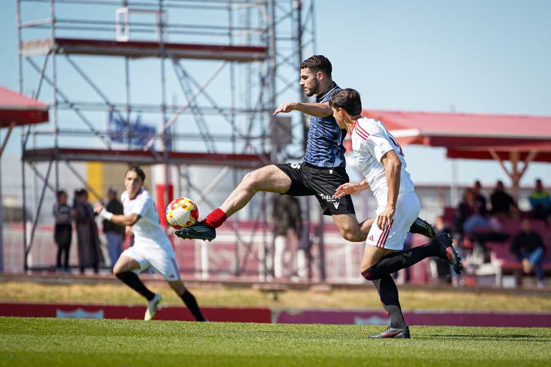 El filial de la AD Ceuta FC cae en Sevilla y suma su segunda derrota consecutiva