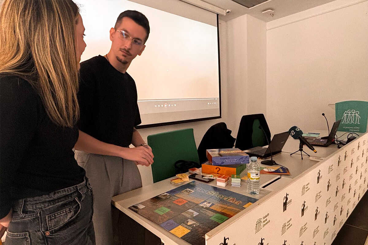 Presentación del juego educativo GeoStoriArt