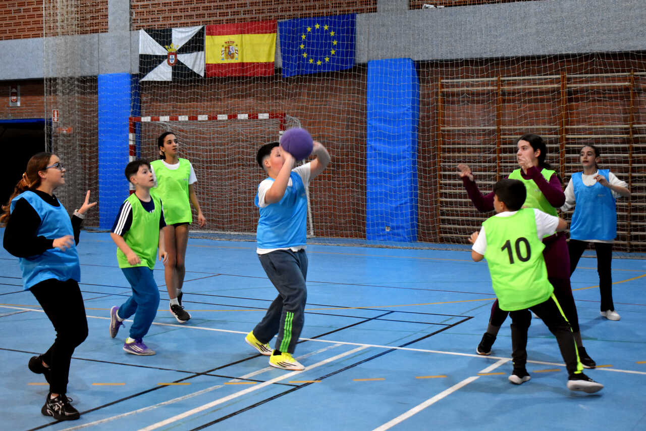 Jornada de convivencia de la mano de la Federación de Baloncesto y 'Ceuta te Enseña' (2)