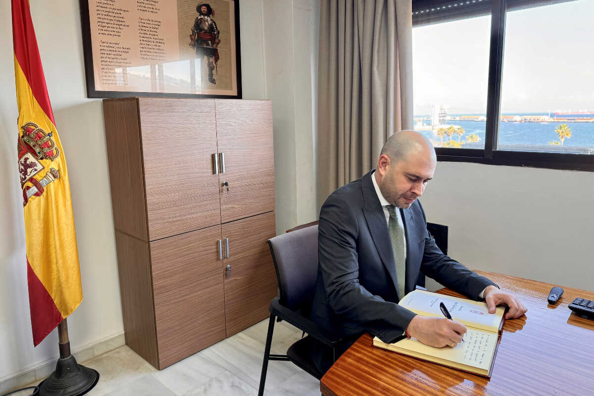 Pérez Triano visita la Delegación de Defensa en Ceuta