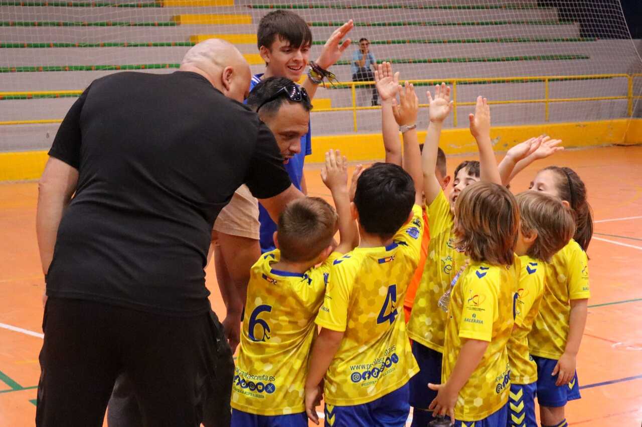Los más pequeños de la RFFCE inician este lunes la competición de Fútbol Sala