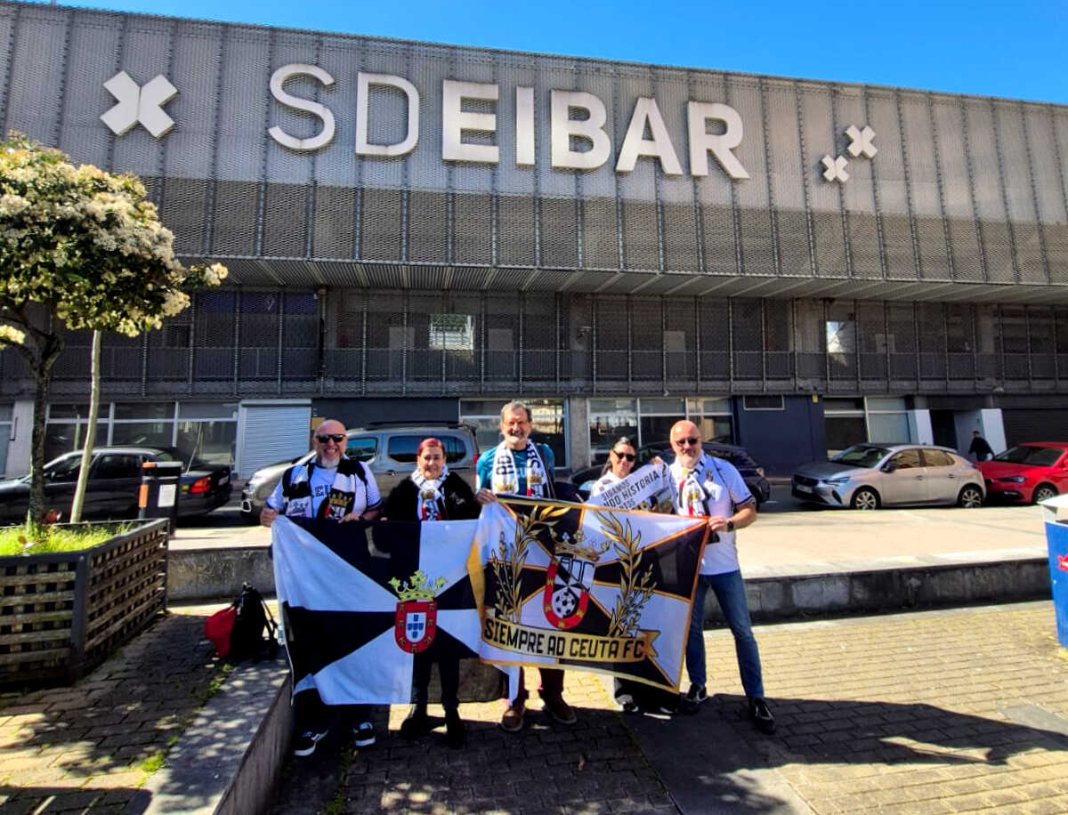 Afición de la AD Ceuta FC en Eibar 