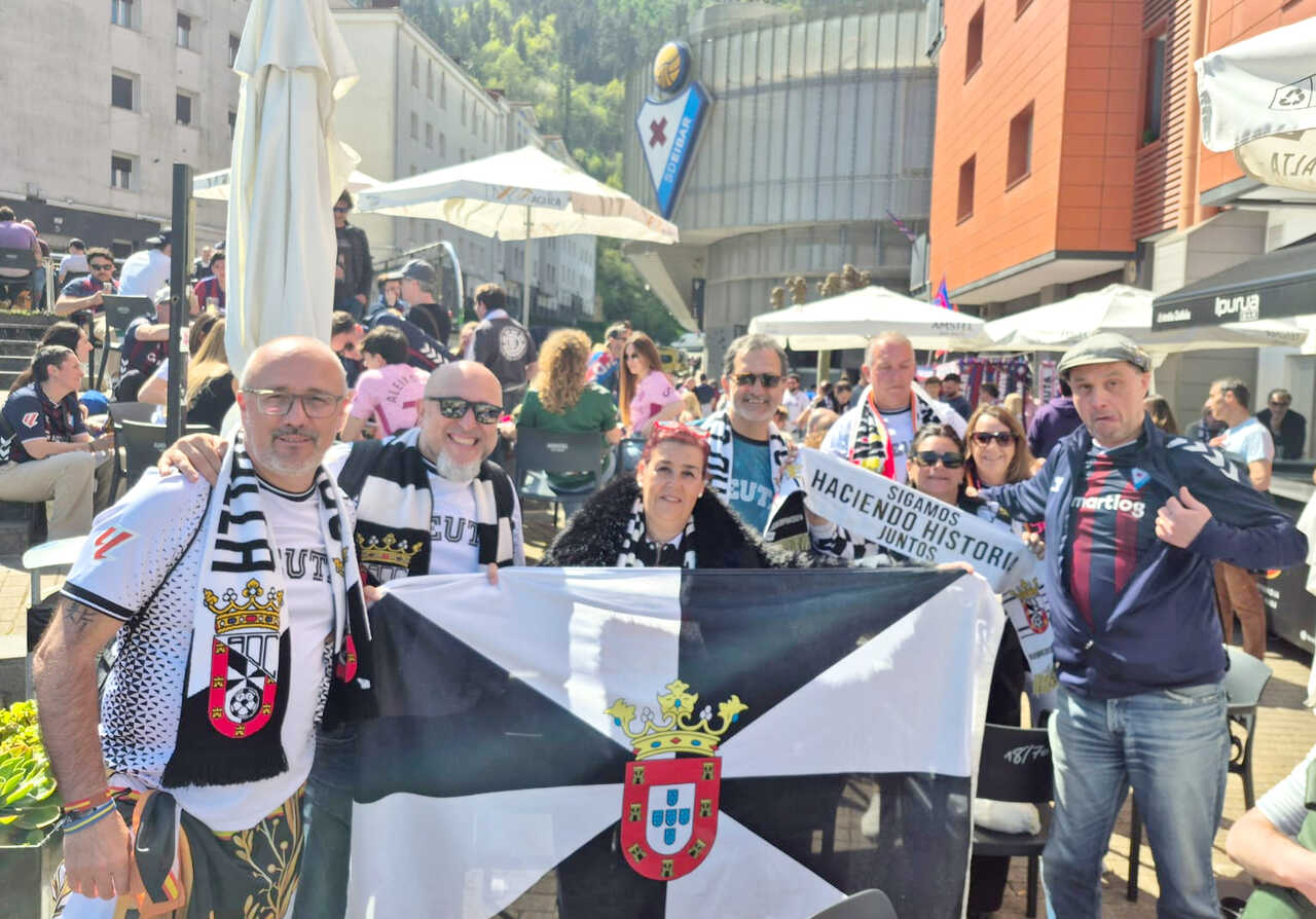Afición de la AD Ceuta FC en Eibar