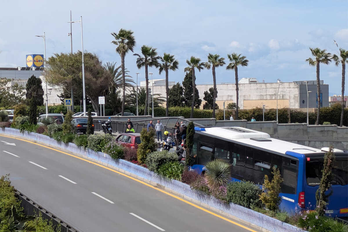 Accidente en la Avenida Compañía del Mar / Rubén Báez