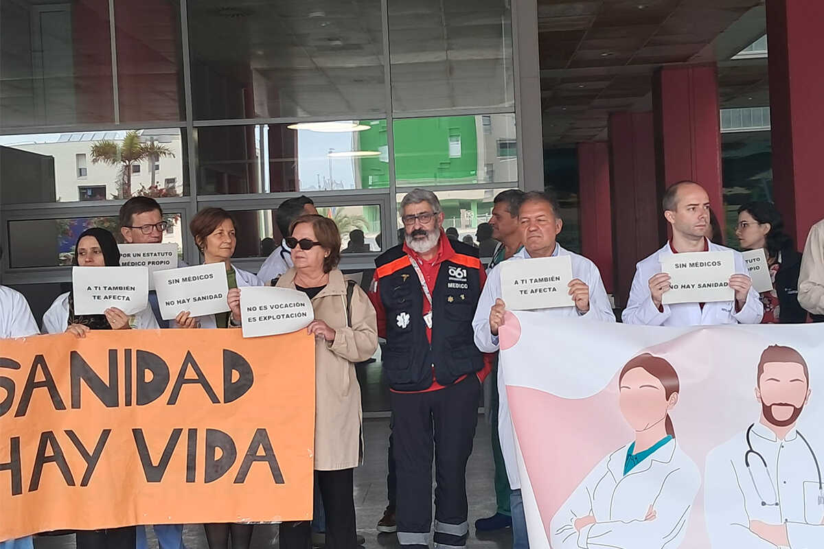 Concentración de médicos en su 3ª Semana de Huelga / César Martín