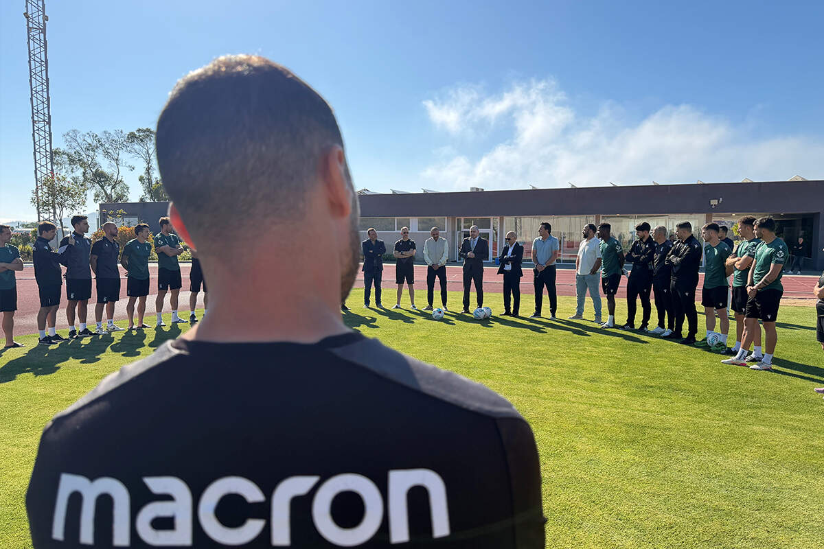 Visita del Delegado del Gobierno, Miguel Ángel Pérez Triano a la AD Ceuta