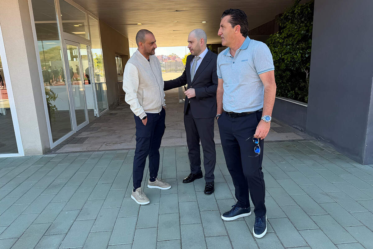 Visita del Delegado del Gobierno, Miguel Ángel Pérez Triano a la AD Ceuta
