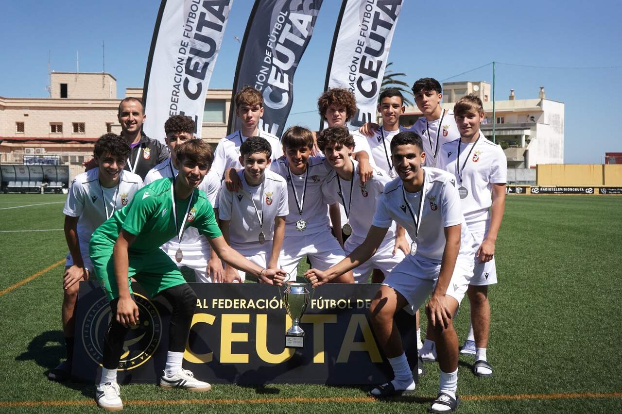 El conjunto de la cantera de la AD Ceuta FC, subcampeón de la Liga Cadete