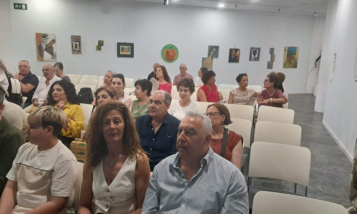 Conferencia sobre el cuidado de la piel en pacientes oncológicos / César Martín